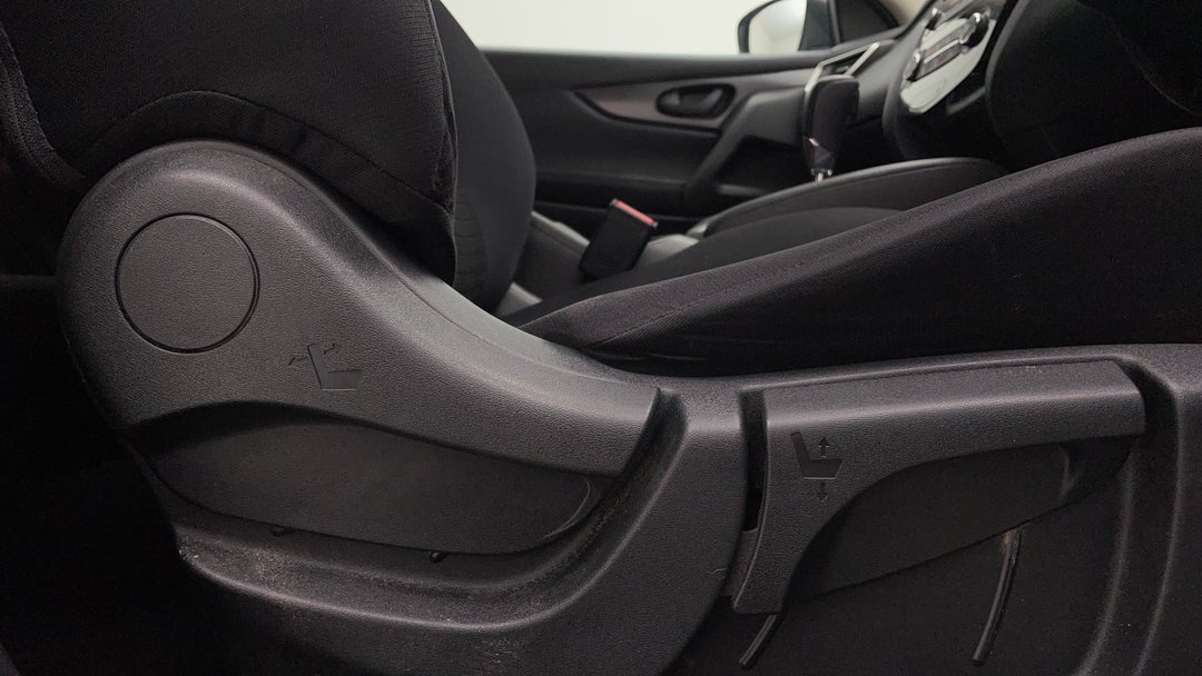 2016 Nissan Qashqai St, Automatic, 103120 km, Drivers Side Adjustment Panel