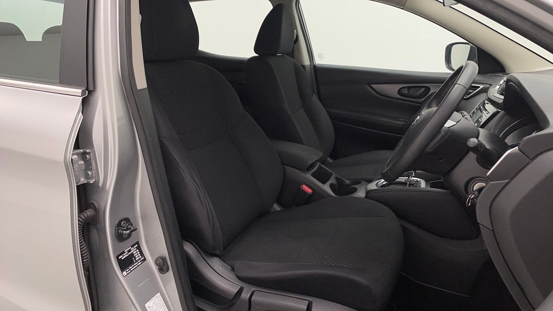 2016 Nissan Qashqai St, Automatic, 103120 km, Right Side Front Door Cabin View
