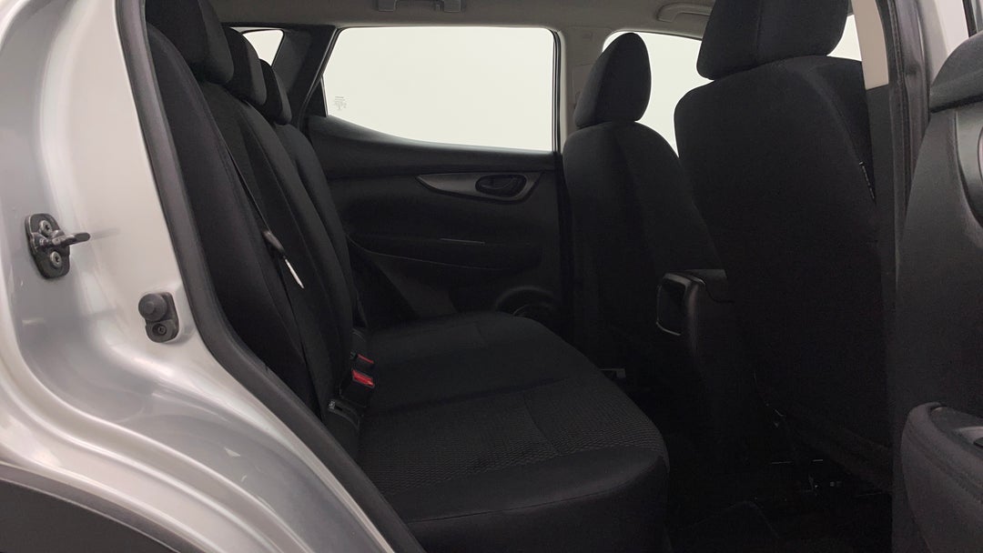2016 Nissan Qashqai St, Automatic, 103120 km, Right Side Rear Door Cabin View