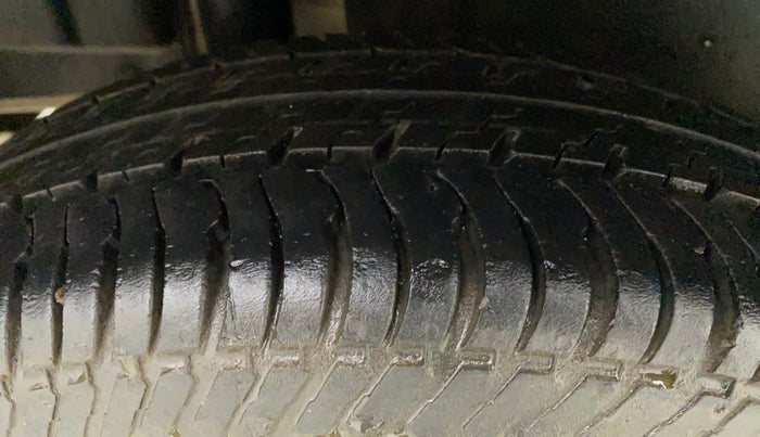 2017 Maruti Swift VXI, Petrol, Manual, 71,901 km, Right Rear Tyre Tread