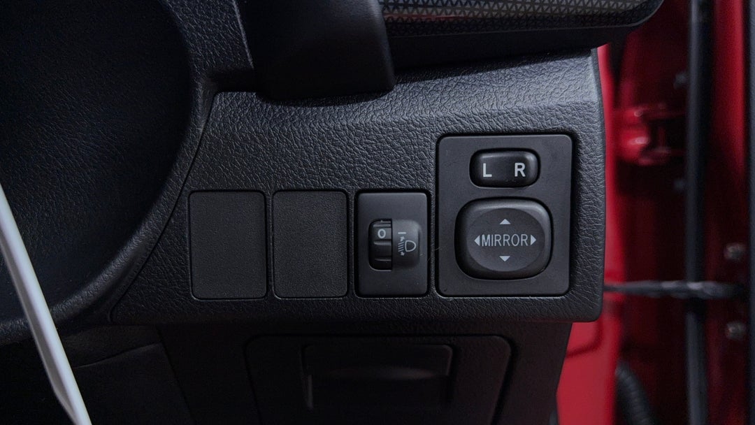 2017 Toyota Corolla Ascent, Automatic, 79006 km, Utility Switches/Buttons