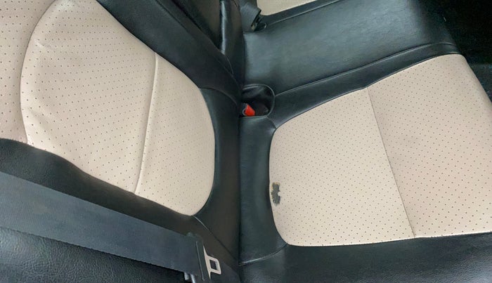 2016 Hyundai Creta SX PLUS 1.6 PETROL, Petrol, Manual, 70,474 km, Second-row right seat - Cover slightly torn