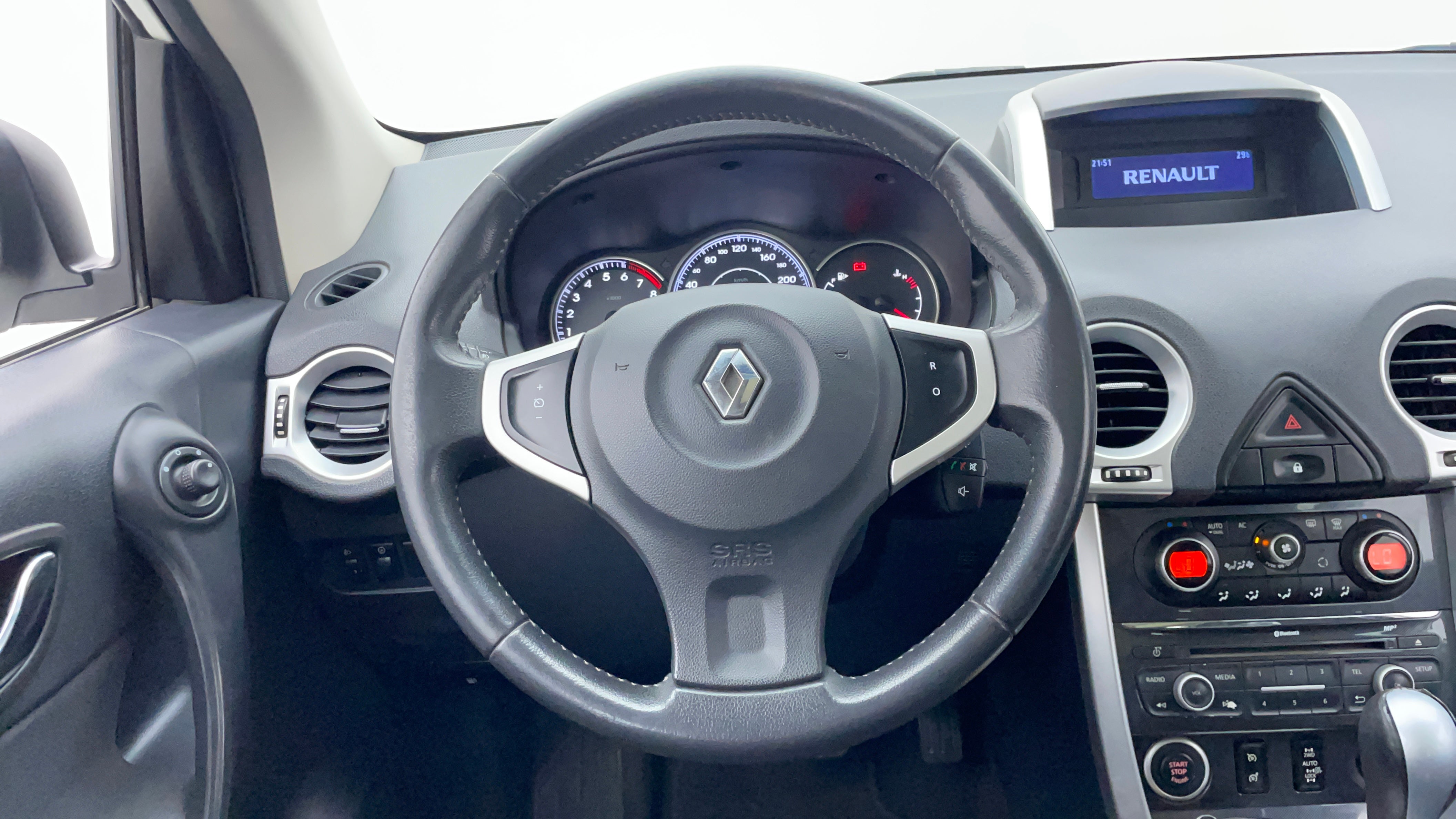 Renault Koleos-Steering Wheel Close-up