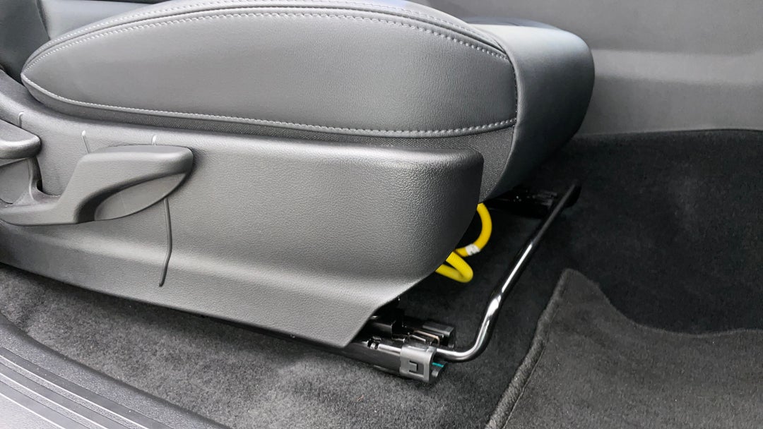 2025 GWM Cannon Lux (4x4), Automatic, 2056 km, Drivers Side Adjustment Panel