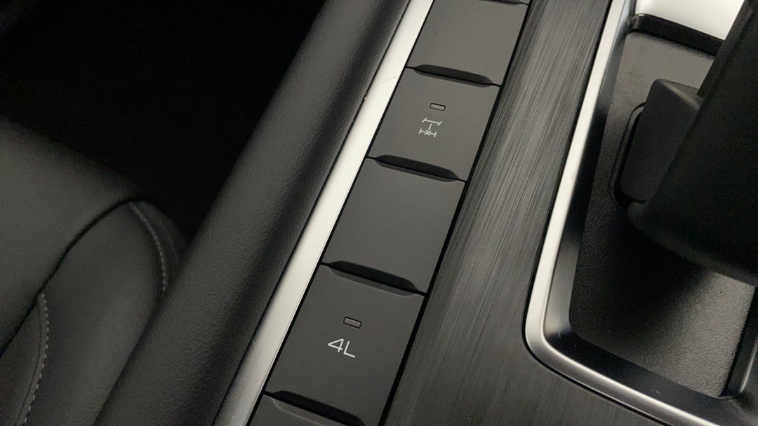 2025 GWM Cannon Lux (4x4), Automatic, 2056 km, Utility Switches/Buttons