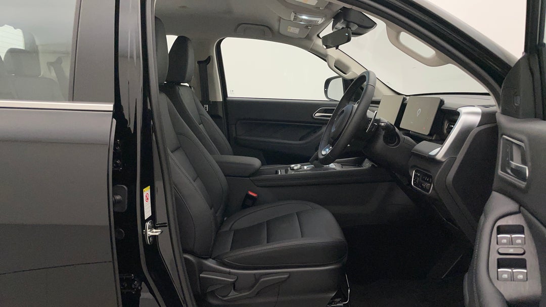 2025 GWM Cannon Lux (4x4), Automatic, 2056 km, Right Side Front Door Cabin View