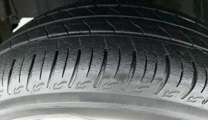 2011 Toyota Etios G, Petrol, Manual, 75,091 km, Left Front Tyre Tread