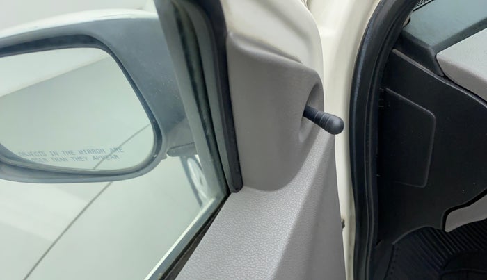 2011 Toyota Etios G, Petrol, Manual, 75,091 km, Left rear-view mirror - ORVM knob broken and not working