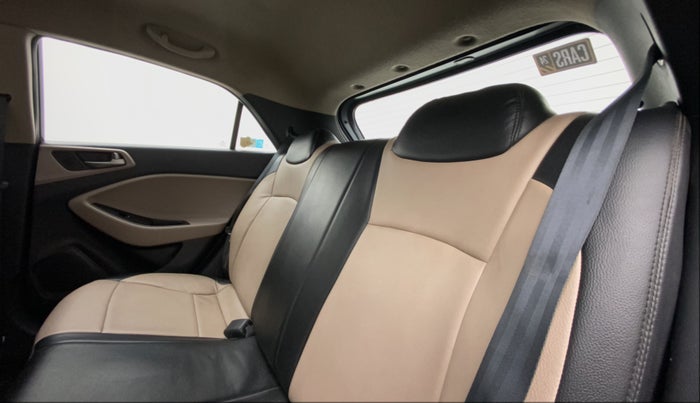 2017 Hyundai Elite i20 SPORTZ 1.2, Petrol, Manual, 64,700 km, Right Side Rear Door Cabin