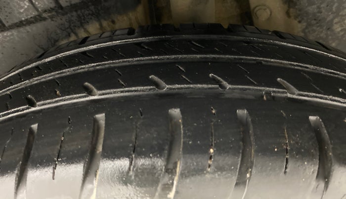 2018 Maruti Dzire VXI, Petrol, Manual, 24,001 km, Left Rear Tyre Tread
