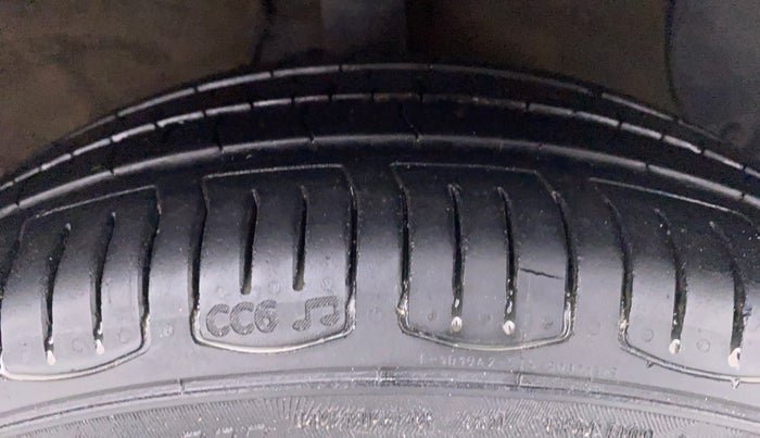 2017 Hyundai Xcent E PLUS, Petrol, Manual, 61,001 km, Right Front Tyre Tread