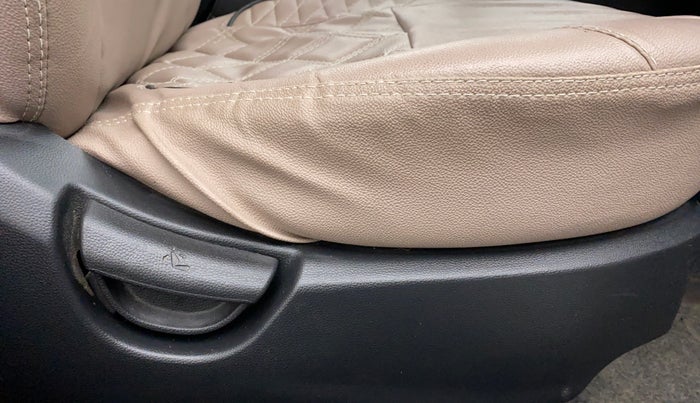 2017 Hyundai Xcent E PLUS, Petrol, Manual, 61,001 km, Driver Side Adjustment Panel