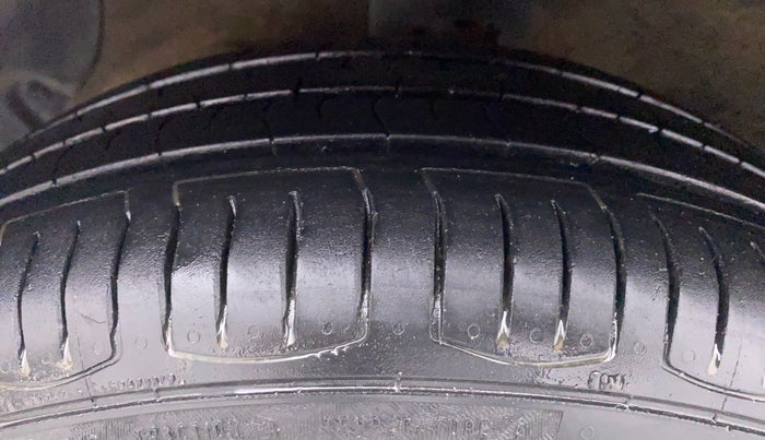 2017 Hyundai Xcent E PLUS, Petrol, Manual, 61,001 km, Left Front Tyre Tread