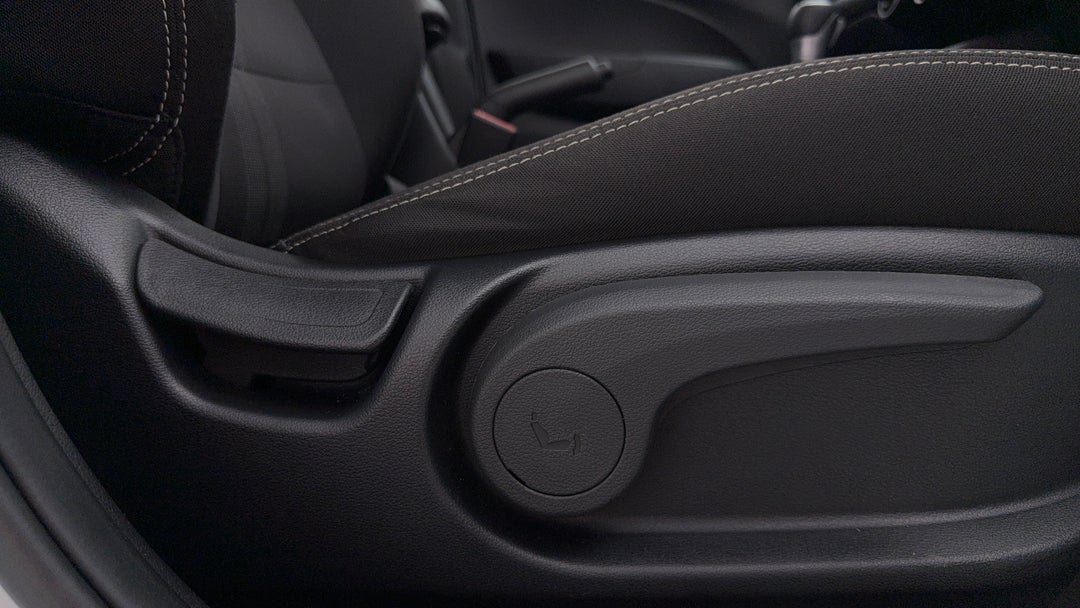 2023 Hyundai Venue Venue, Automatic, 50200 km, Drivers Side Adjustment Panel