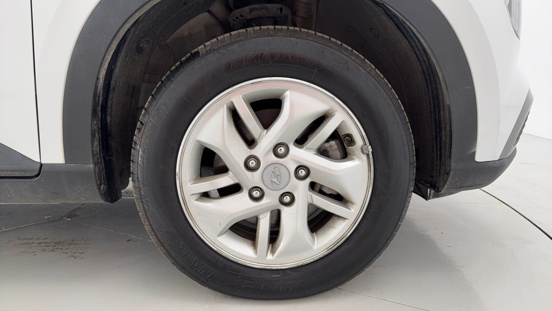 2023 Hyundai Venue Venue, Automatic, 50200 km, Right Front Wheel