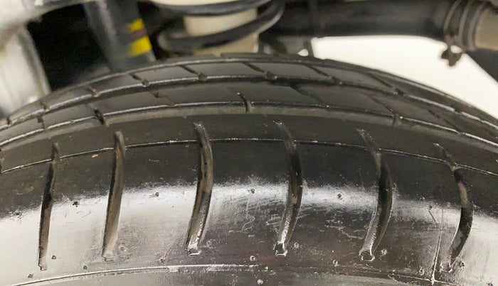 2015 Maruti Alto 800 LXI, Petrol, Manual, 46,814 km, Left Rear Tyre Tread