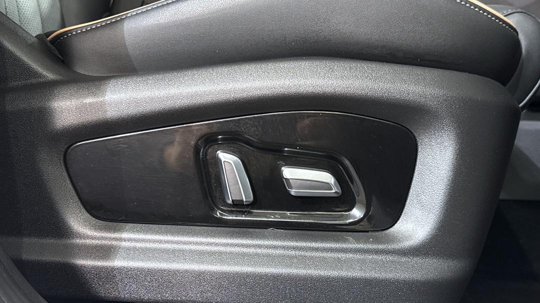 2025 Chery C5 Ultimate, Automatic, 19284 km, Drivers Side Adjustment Panel