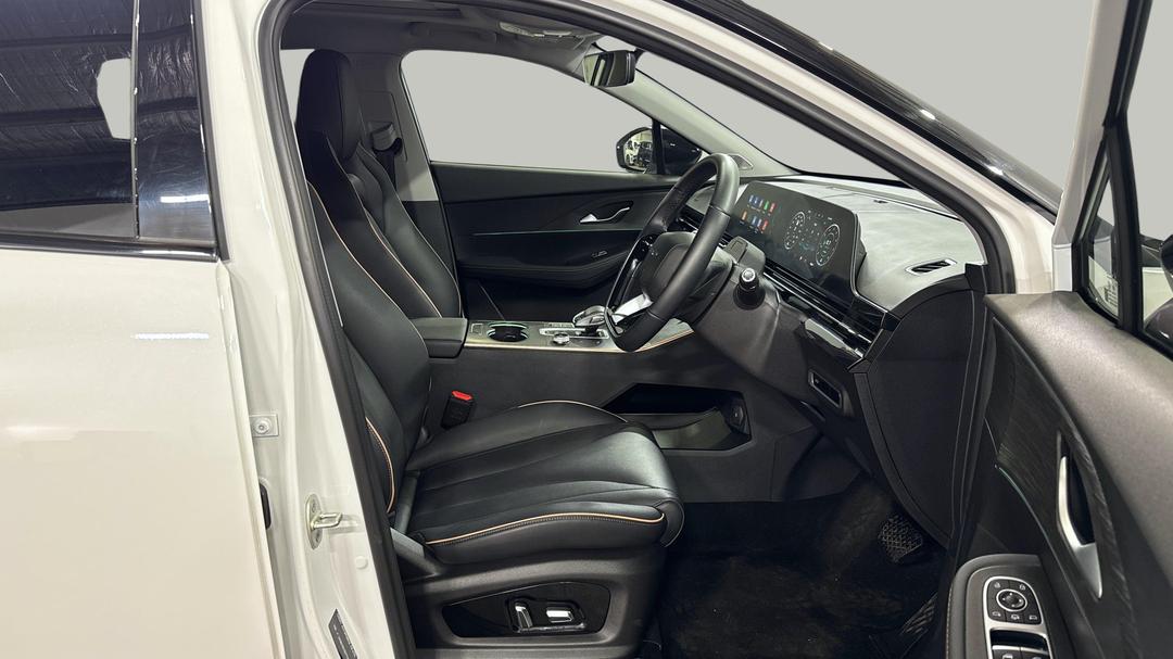 2025 Chery C5 Ultimate, Automatic, 19284 km, Right Side Front Door Cabin View