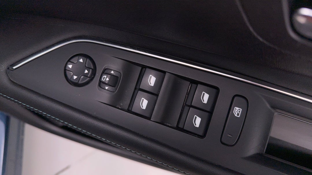2021 Peugeot 3008 Allure 1.6 Thp, Automatic, 94305 km, Drivers Side Door Panel Controls