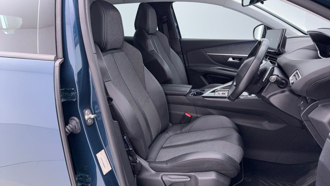 2021 Peugeot 3008 Allure 1.6 Thp, Automatic, 94305 km, Right Side Front Door Cabin View