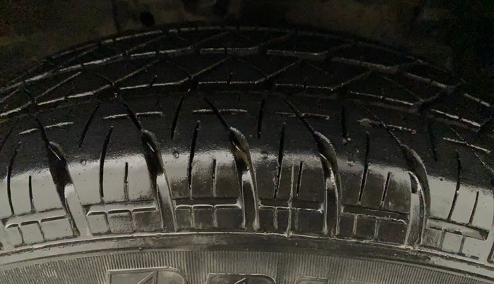 2015 Maruti Swift Dzire VXI, Petrol, Manual, 73,453 km, Right Front Tyre Tread