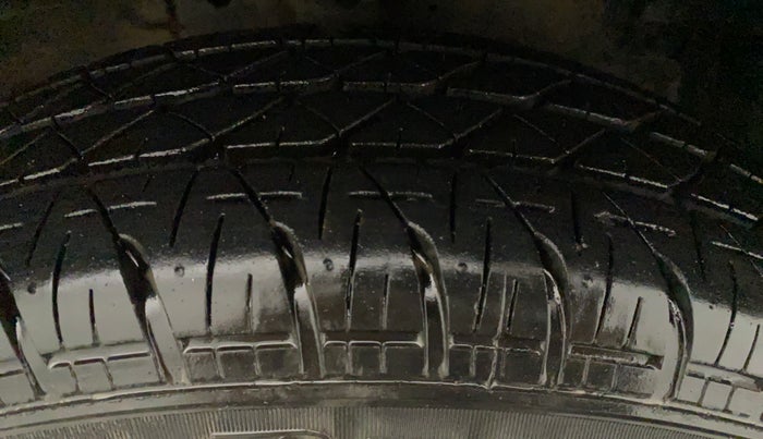 2015 Maruti Swift Dzire VXI, Petrol, Manual, 73,453 km, Left Rear Tyre Tread