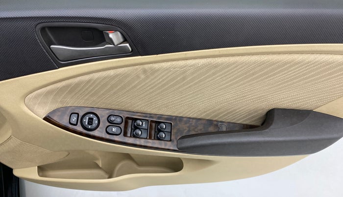 2017 Hyundai Verna FLUIDIC 1.6 SX VTVT, Petrol, Manual, 84,183 km, Driver Side Door Panels Control