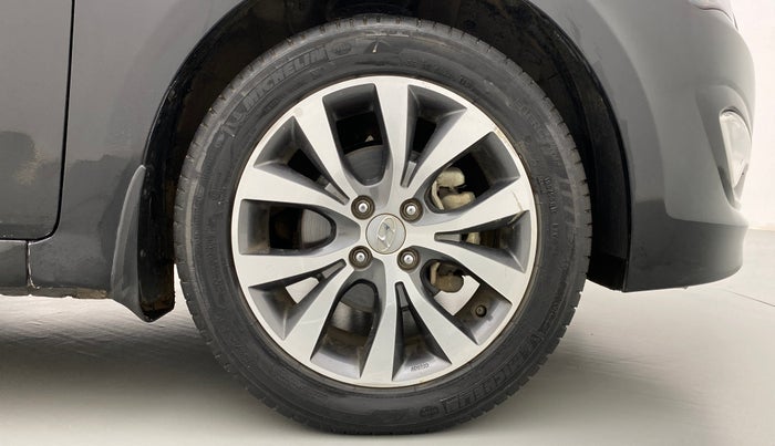 2017 Hyundai Verna FLUIDIC 1.6 SX VTVT, Petrol, Manual, 84,183 km, Right Front Wheel