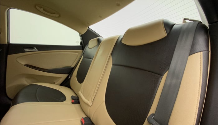 2017 Hyundai Verna FLUIDIC 1.6 SX VTVT, Petrol, Manual, 84,183 km, Right Side Rear Door Cabin