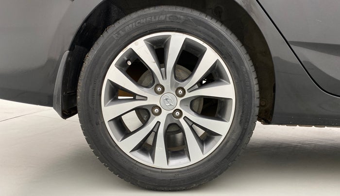 2017 Hyundai Verna FLUIDIC 1.6 SX VTVT, Petrol, Manual, 84,183 km, Right Rear Wheel