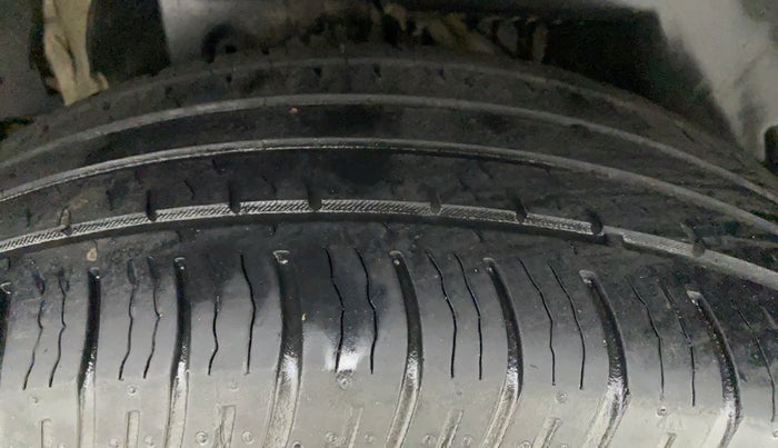 2018 Mahindra XUV500 W6 AT 1.99, Diesel, Automatic, 25,281 km, Right Rear Tyre Tread