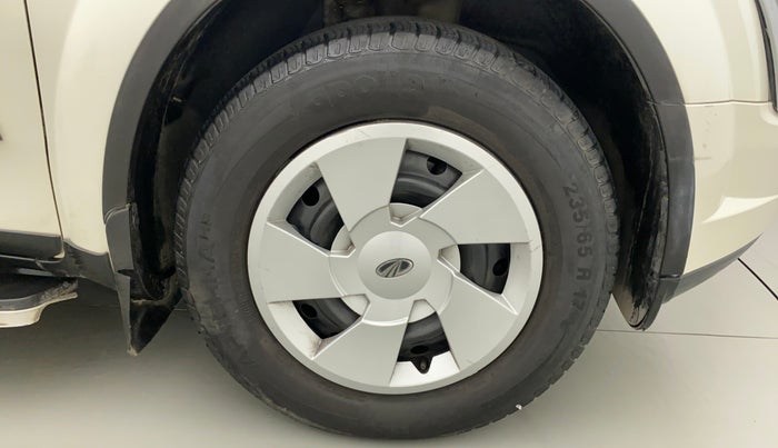 2018 Mahindra XUV500 W6 AT 1.99, Diesel, Automatic, 25,281 km, Right Front Wheel