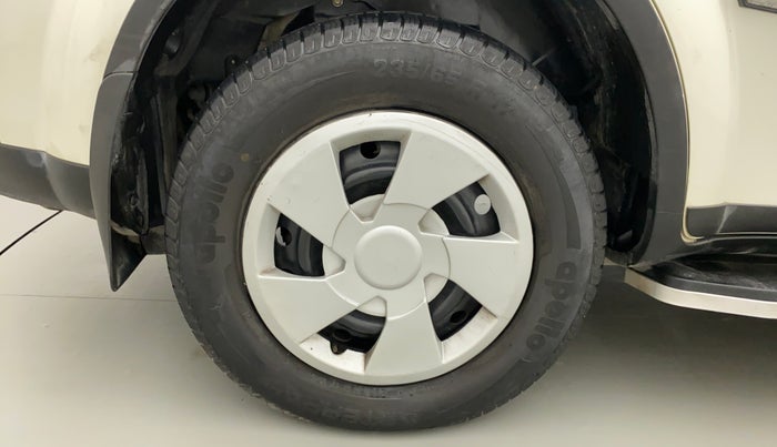 2018 Mahindra XUV500 W6 AT 1.99, Diesel, Automatic, 25,281 km, Right Rear Wheel