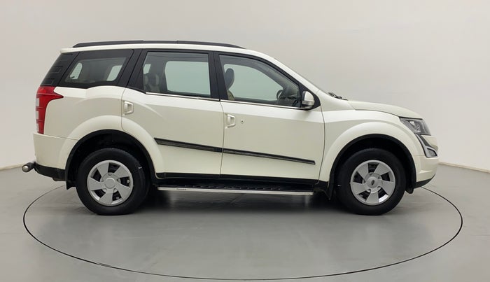 2018 Mahindra XUV500 W6 AT 1.99, Diesel, Automatic, 25,281 km, Right Side View