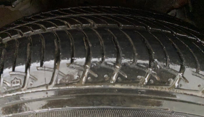 2018 Maruti Celerio VXI d, Petrol, Manual, 31,822 km, Left Front Tyre Tread