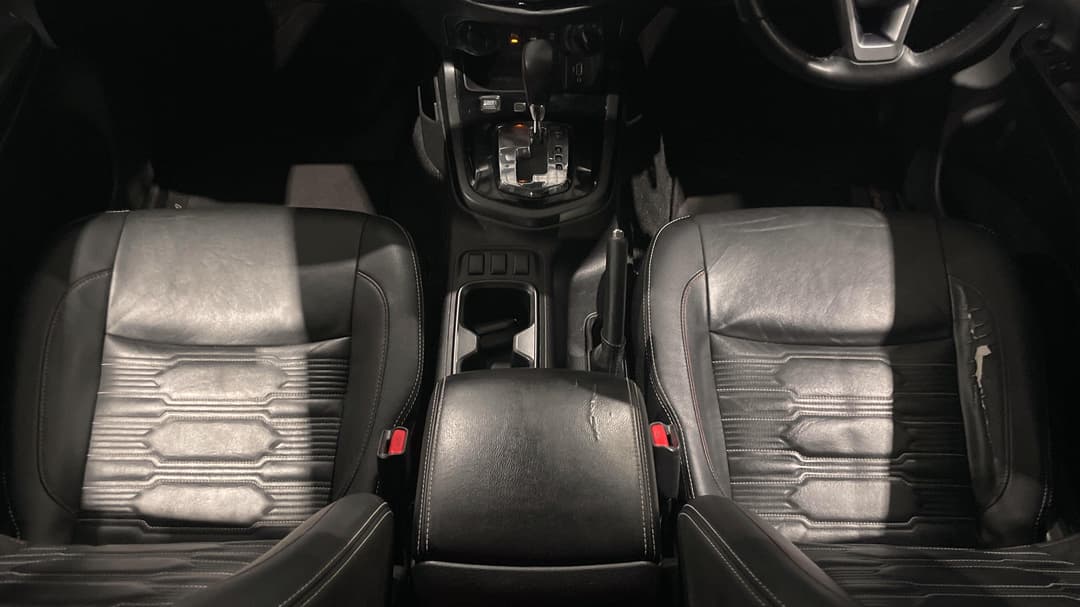 2021 Nissan Navara Pro-4x (4x4), Automatic, 100037 km, Center Console