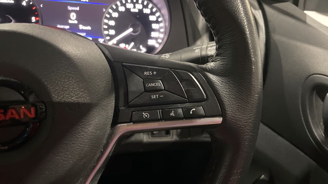 2021 Nissan Navara Pro-4x (4x4), Automatic, 100037 km, Cruise Control