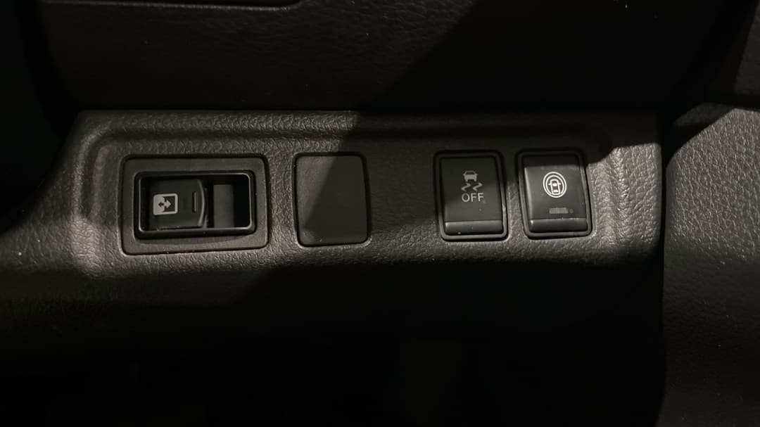 2021 Nissan Navara Pro-4x (4x4), Automatic, 100037 km, Utility Switches/Buttons