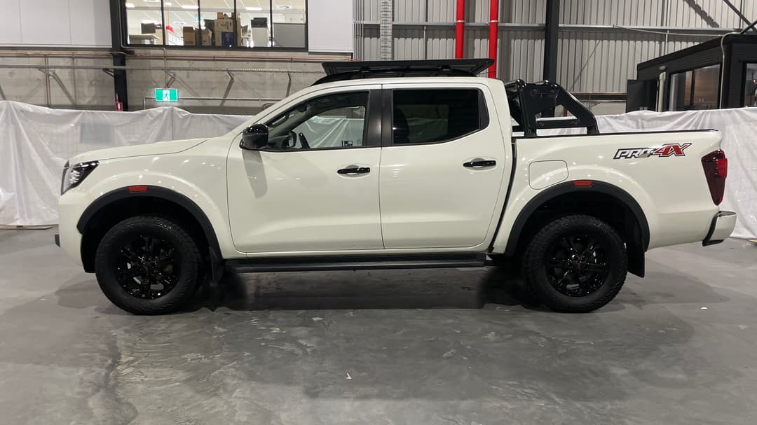2021 Nissan Navara Pro-4x (4x4), Automatic, 100037 km, Left Side View