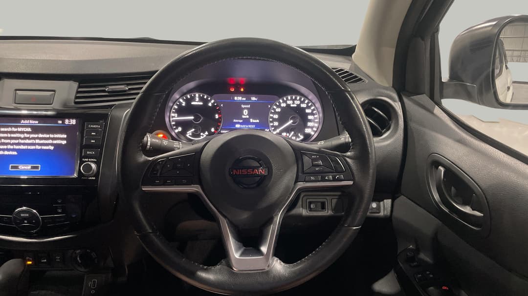 2021 Nissan Navara Pro-4x (4x4), Automatic, 100037 km, Steering Wheel Close-up