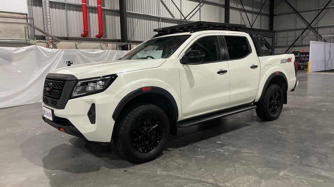 2021 Nissan Navara Pro-4x (4x4), Automatic, 100037 km, Left Front Diagonal (45- Degree) View