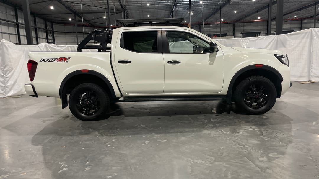 2021 Nissan Navara Pro-4x (4x4), Automatic, 100037 km, Right Side View