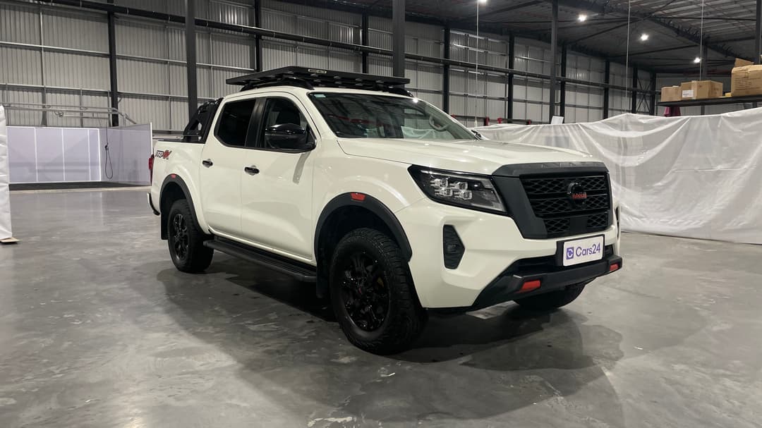 2021 Nissan Navara Pro-4x (4x4), Automatic, 100037 km, Right Front Diagonal (45- Degree) View