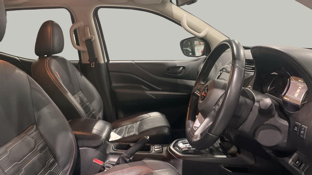 2021 Nissan Navara Pro-4x (4x4), Automatic, 100037 km, Right Side Front Door Cabin View