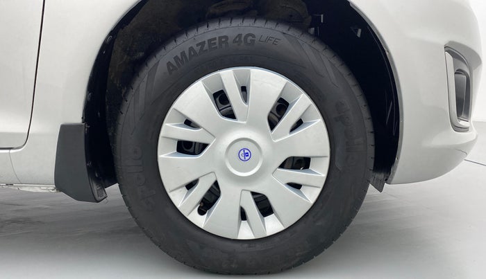 2015 Maruti Swift VXI D, Petrol, Manual, 36,768 km, Right Front Wheel