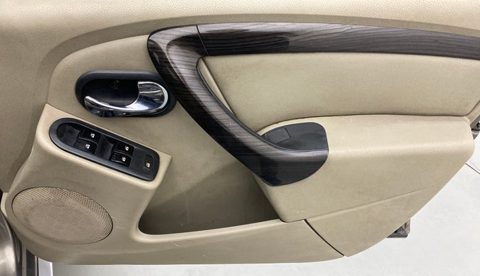 2014 Nissan Terrano XV PREMIUM 110 PS DEISEL, Diesel, Manual, 97,984 km, Driver Side Door Panels Control