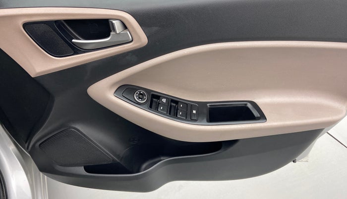 2018 Hyundai Elite i20 MAGNA EXECUTIVE CVT, Petrol, Automatic, 28,677 km, Driver Side Door Panels Control