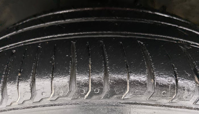2018 Hyundai Verna 1.4 VTVT E, Petrol, Manual, 31,877 km, Left Front Tyre Tread