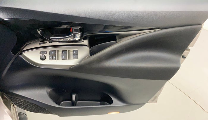 2022 Toyota Innova Crysta 2.7 VX 7 STR, Petrol, Manual, 13,719 km, Driver Side Door Panels Control