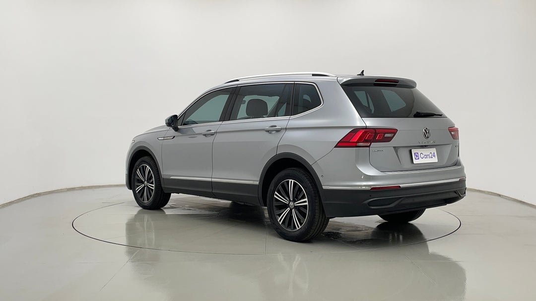 Left Back Diagonal (45- Degree) View